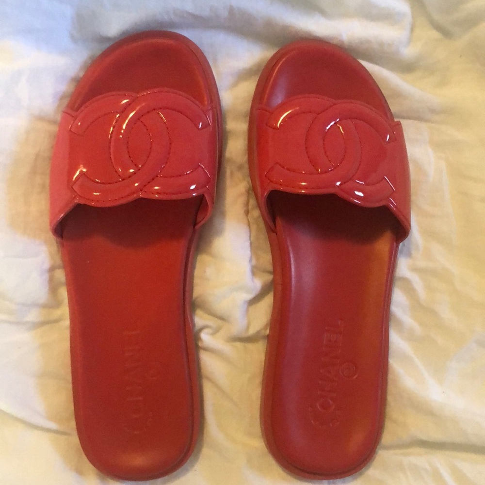 Chanel slides